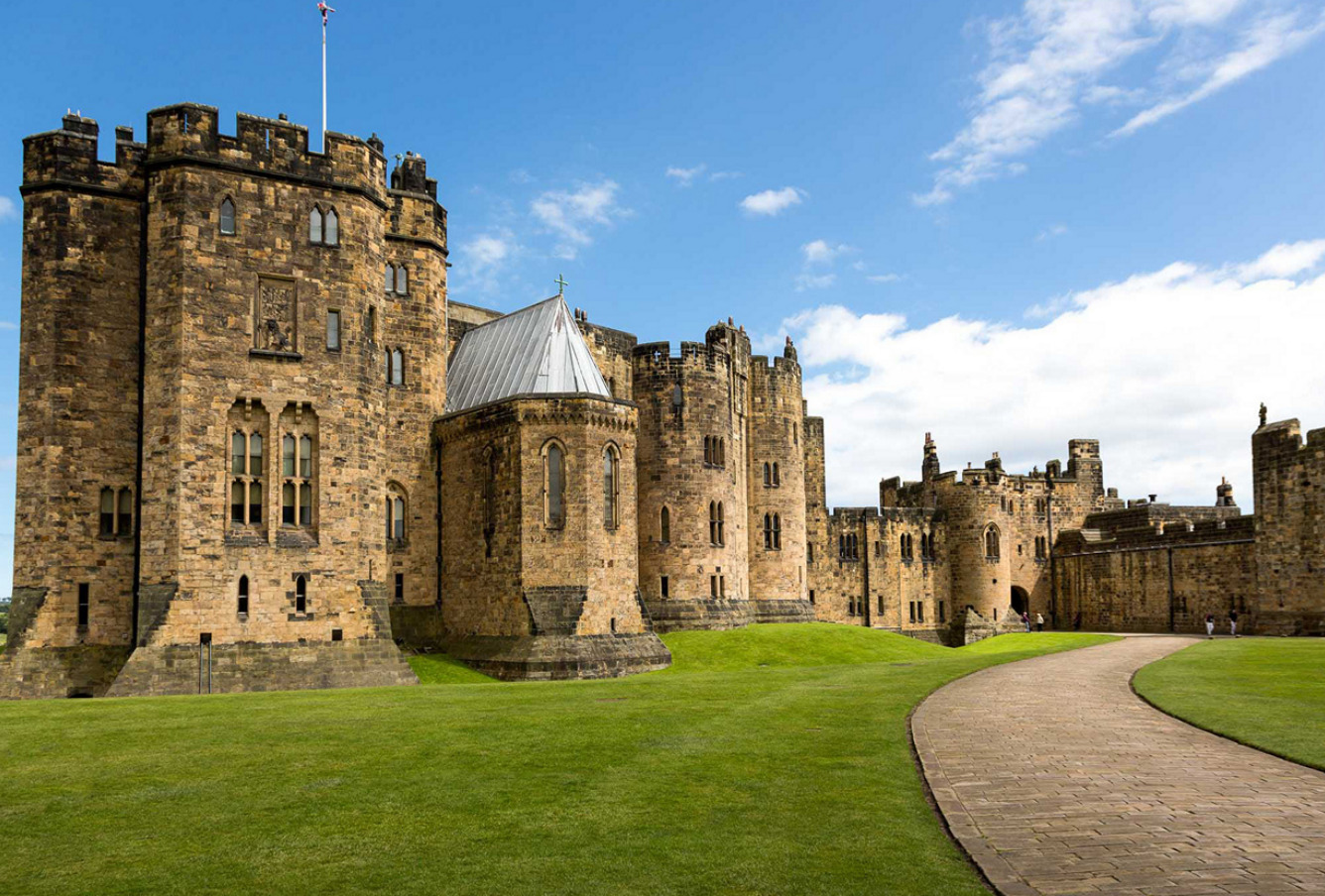 Alnwick_Castle_1.jpg