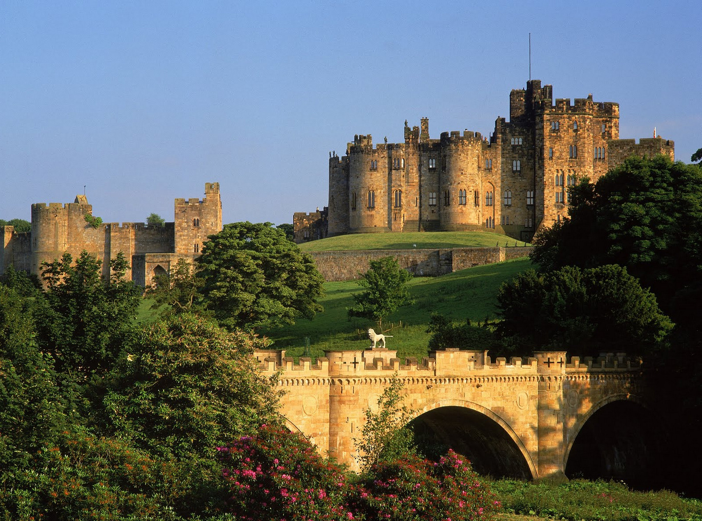 Alnwick_Castle_2.jpg